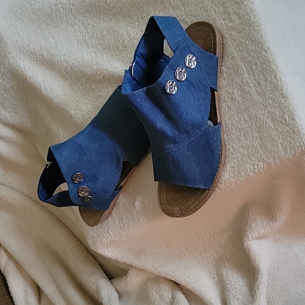 Guppy Love canvas demin  gladiator sandels. Size 9, never worn